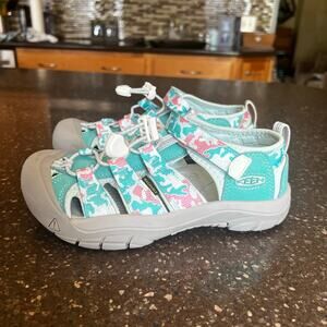 Keen Newport H2 Sandals Girls Youth Size 2 Green and Pink Trail Water Shoes